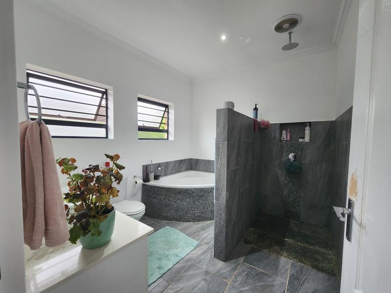 5 Bedroom Property for Sale in Die Bult Western Cape